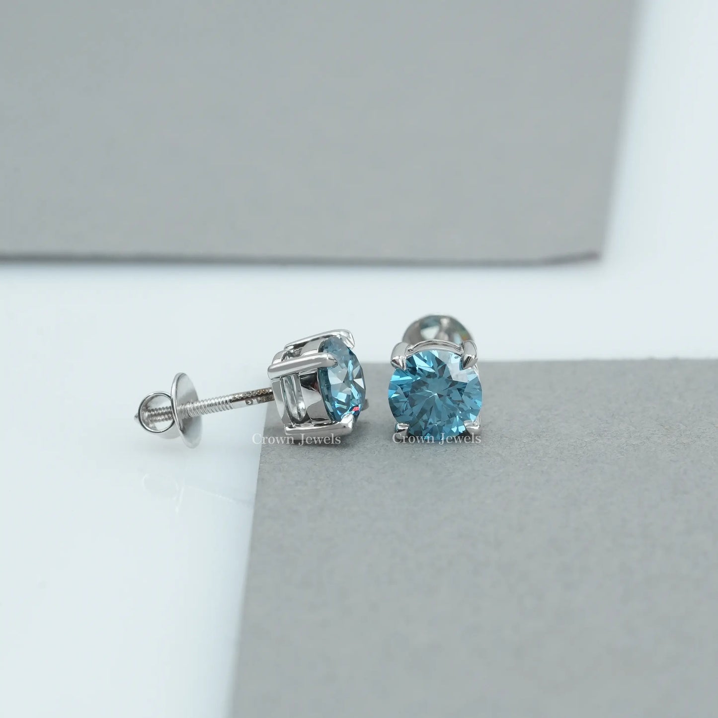 Round Cut Lab Grown Diamond Stud