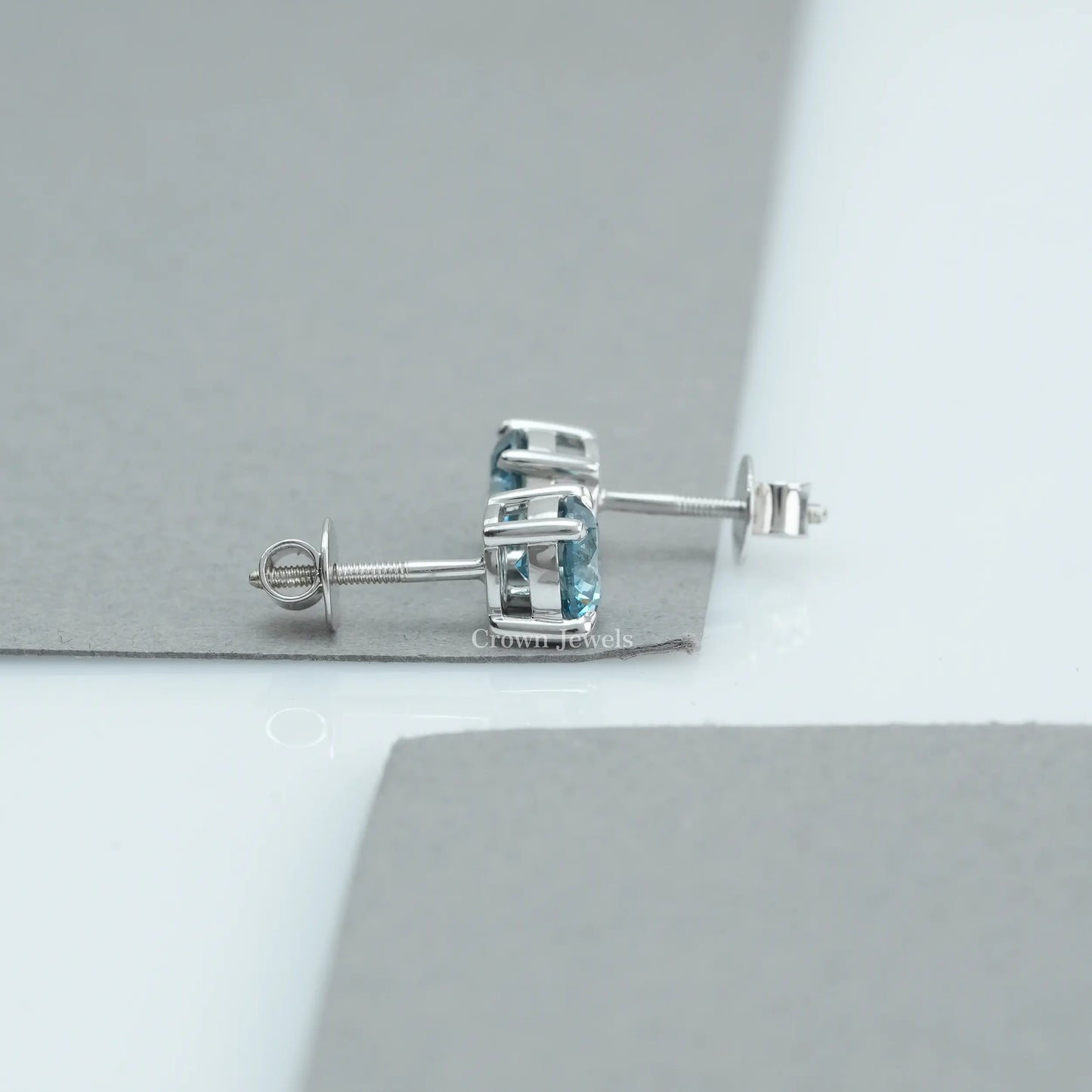 Round Cut Lab Grown Diamond Stud