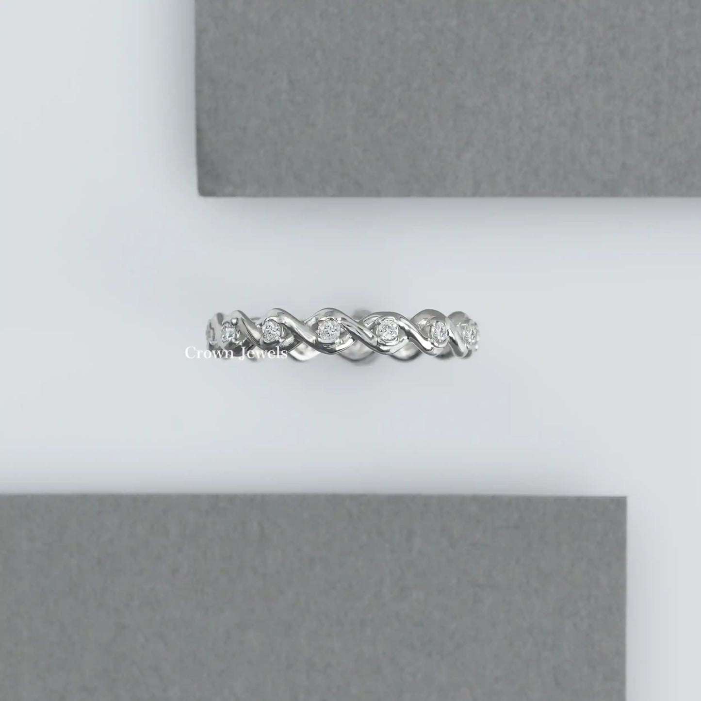 Round Diamond Infinity Wedding Band