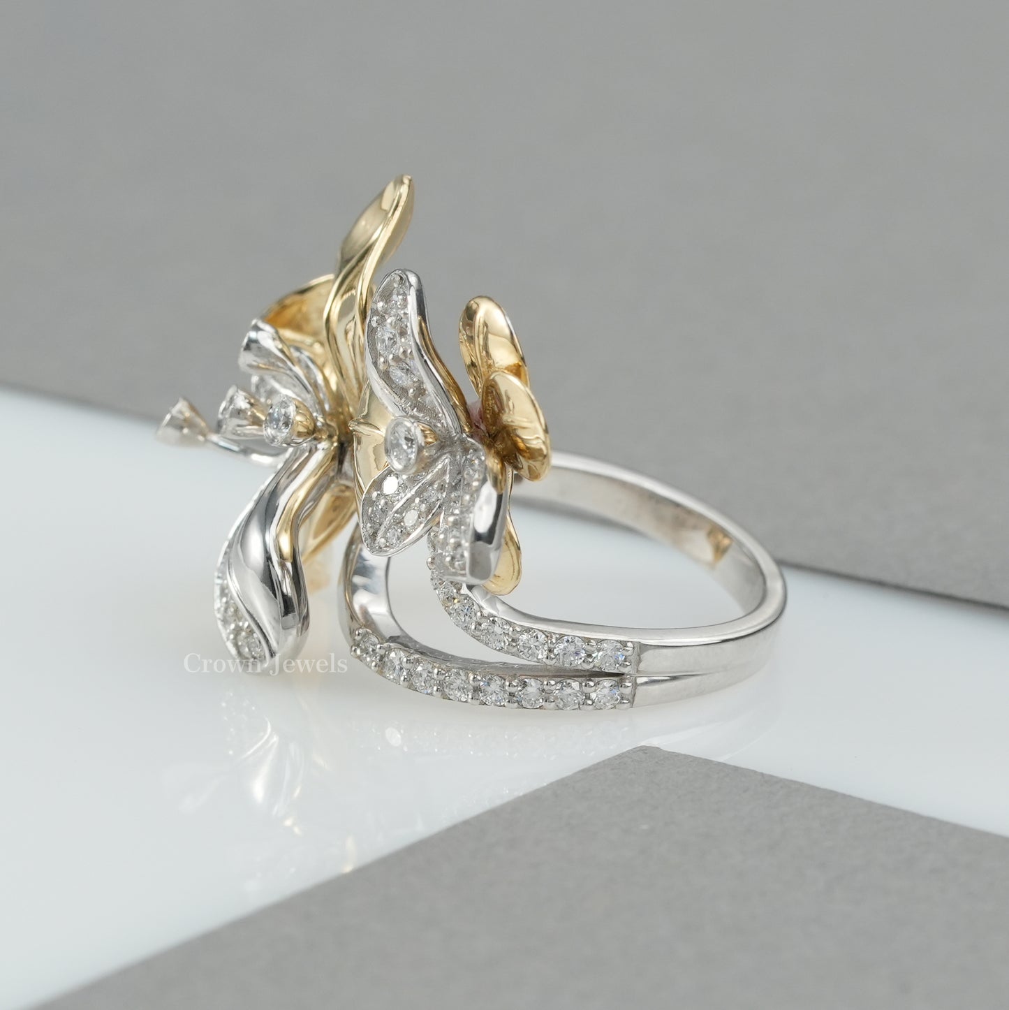 Vintage Floral Style Two Tone Round Diamond Wedding Ring