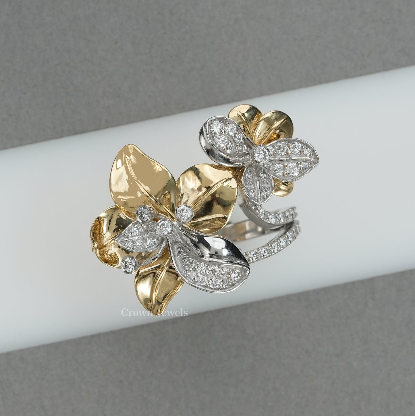 Vintage Floral Style Two Tone Round Diamond Wedding Ring