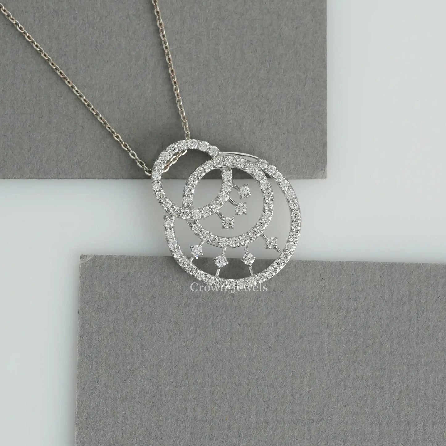 Round Cluster Diamond Circle Pendant
