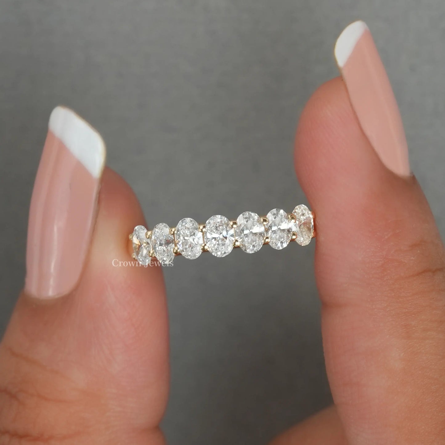 オーバルカットハーフエタニティリング