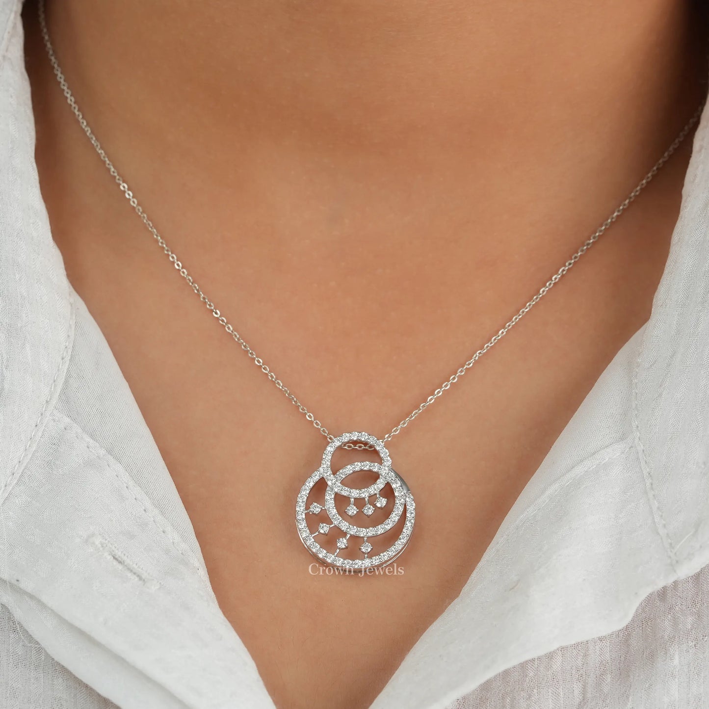 Round Cluster Diamond Circle Pendant