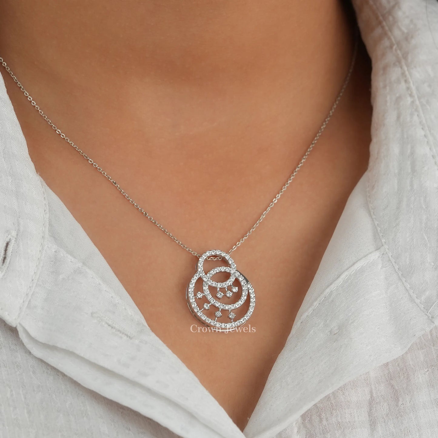 Round Cluster Diamond Circle Pendant