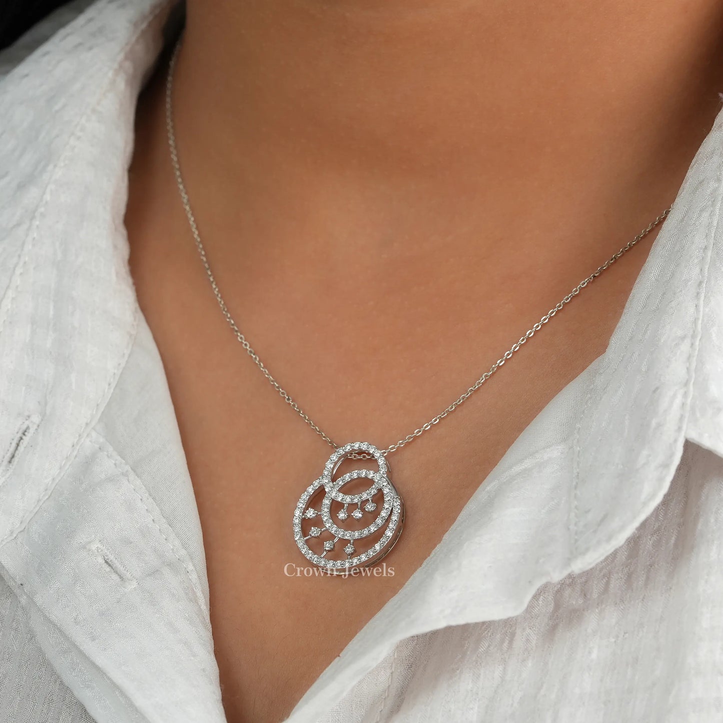 Round Cluster Diamond Circle Pendant