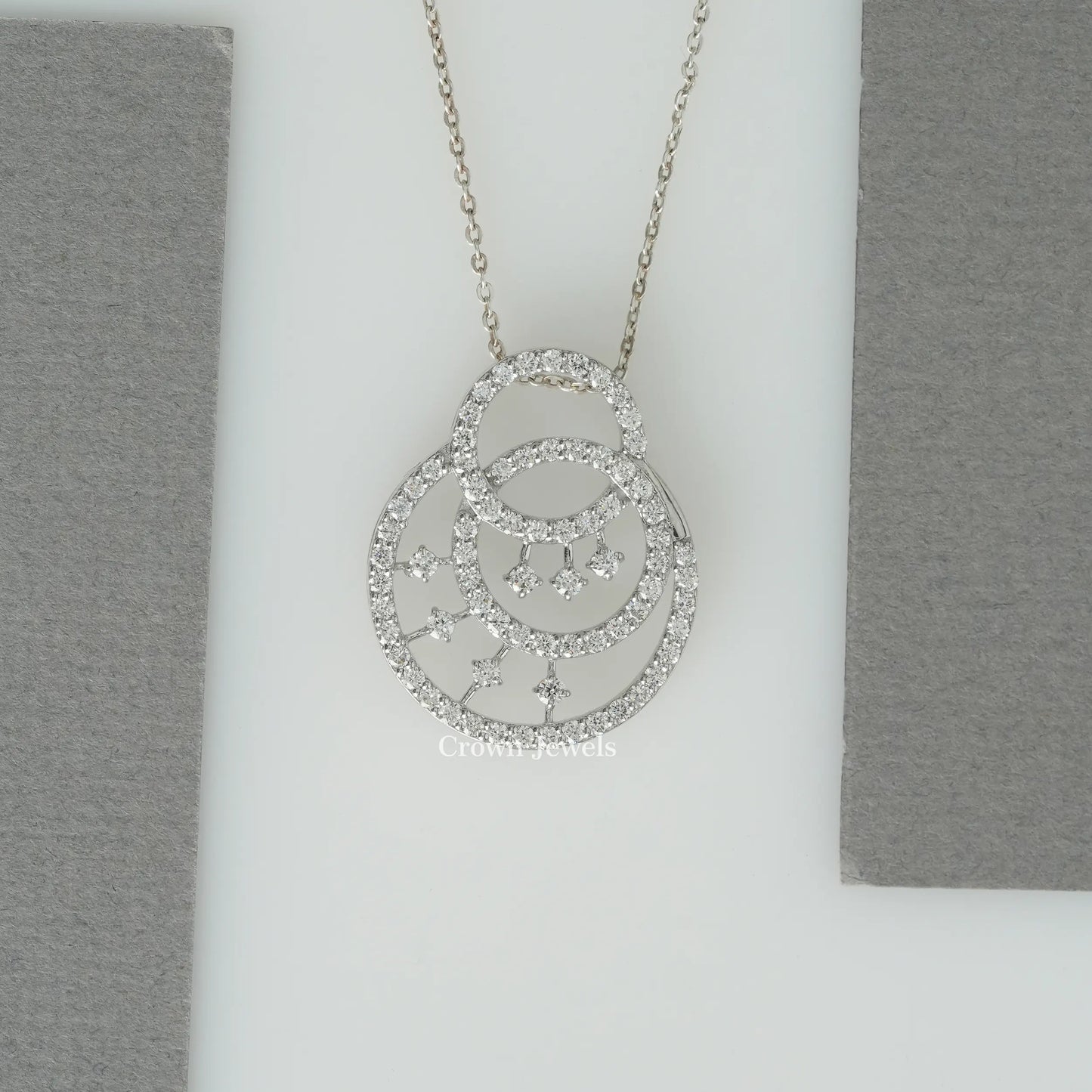 Round Cluster Diamond Circle Pendant