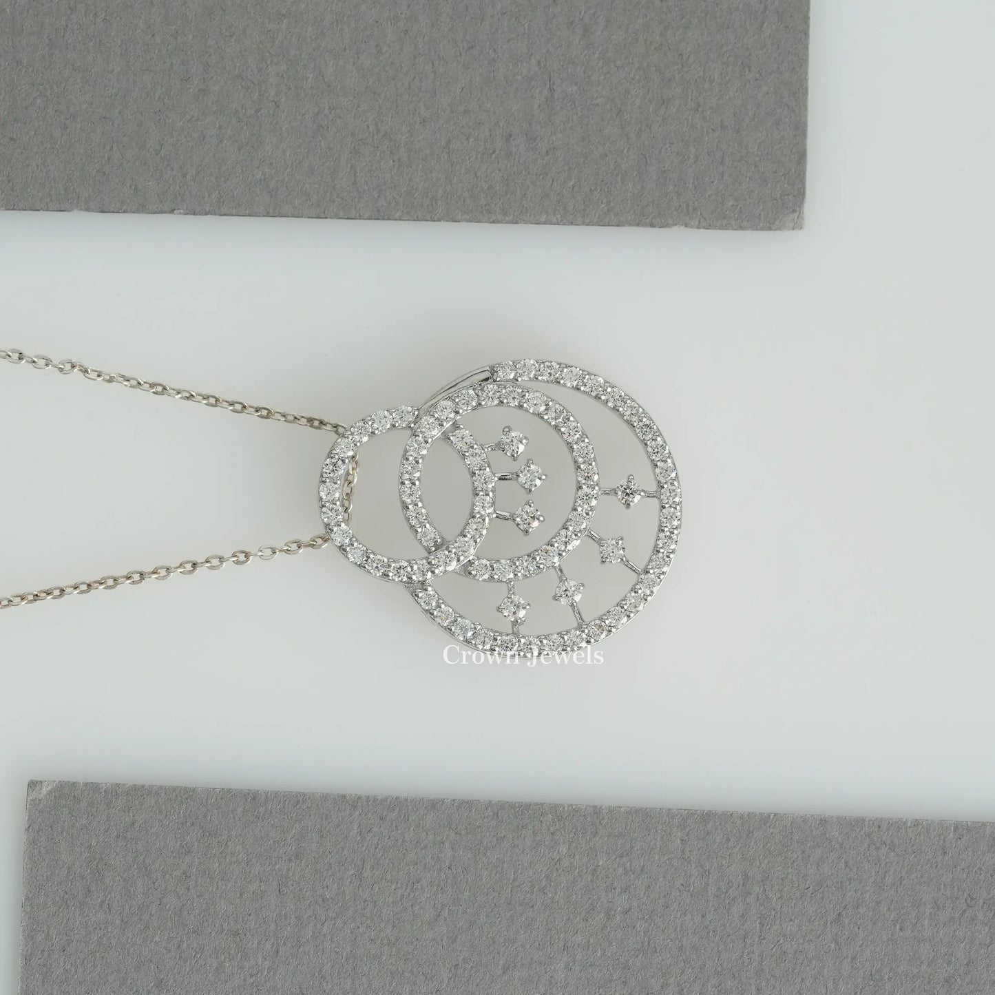 Round Cluster Diamond Circle Pendant