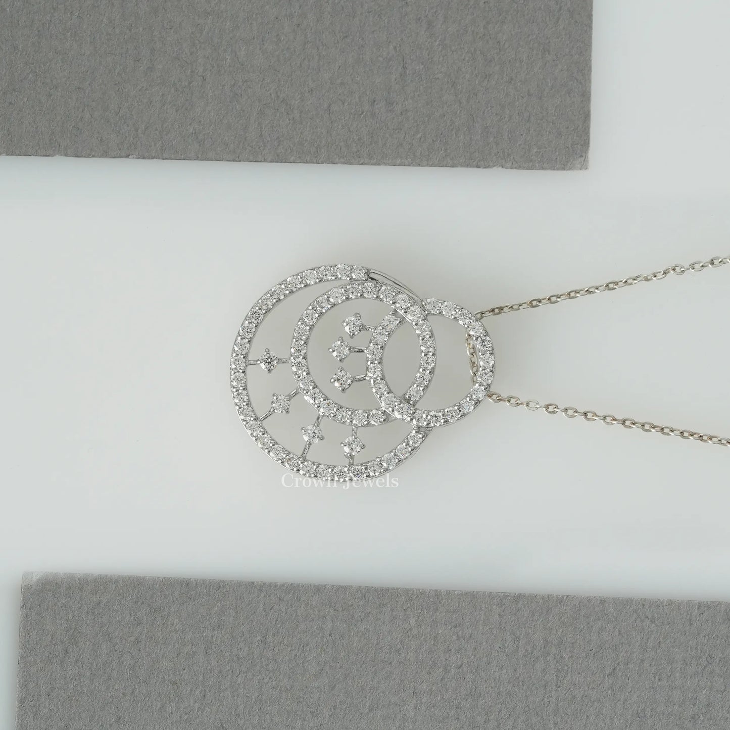 Round Cluster Diamond Circle Pendant