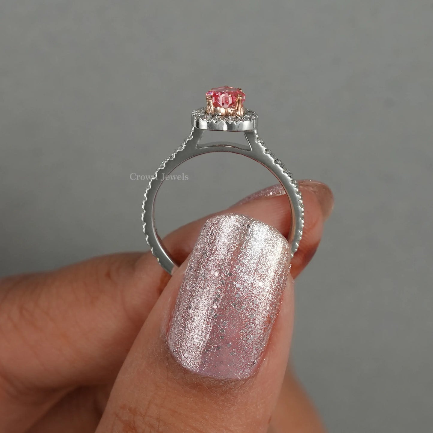 ハートシェイプピンクダイヤモンドシングルヘイローアクセントリング
