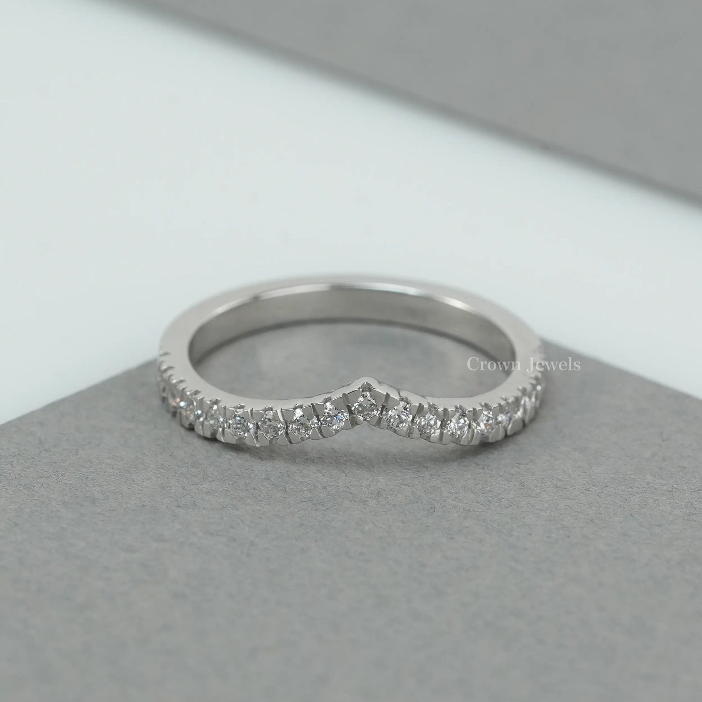 Round Diamond  Curved Wedding Band