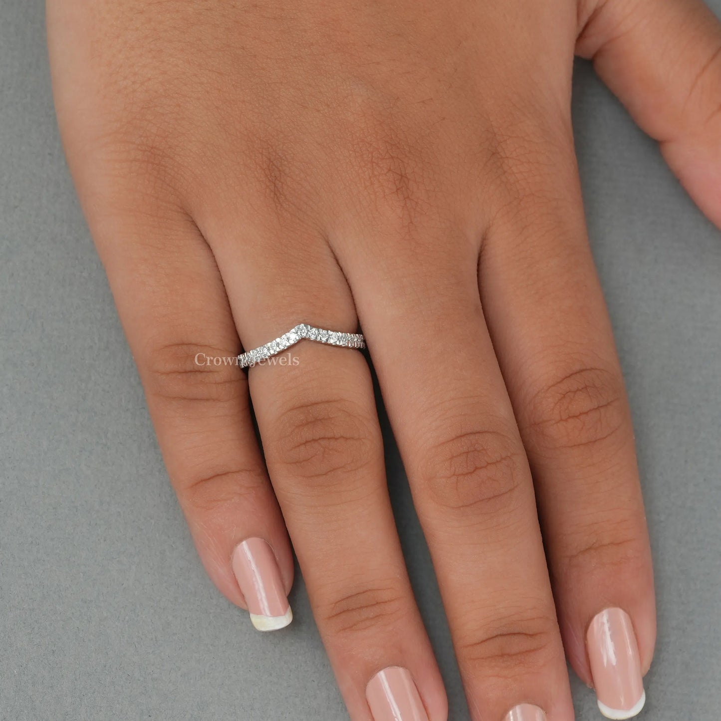 Round Diamond  Curved Wedding Band